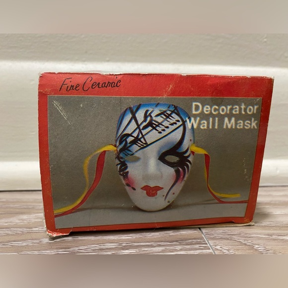Fine Ceramic Decorator Wall Mask - Picture 2 of 2